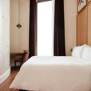 Kamer met een Queen Size Bed